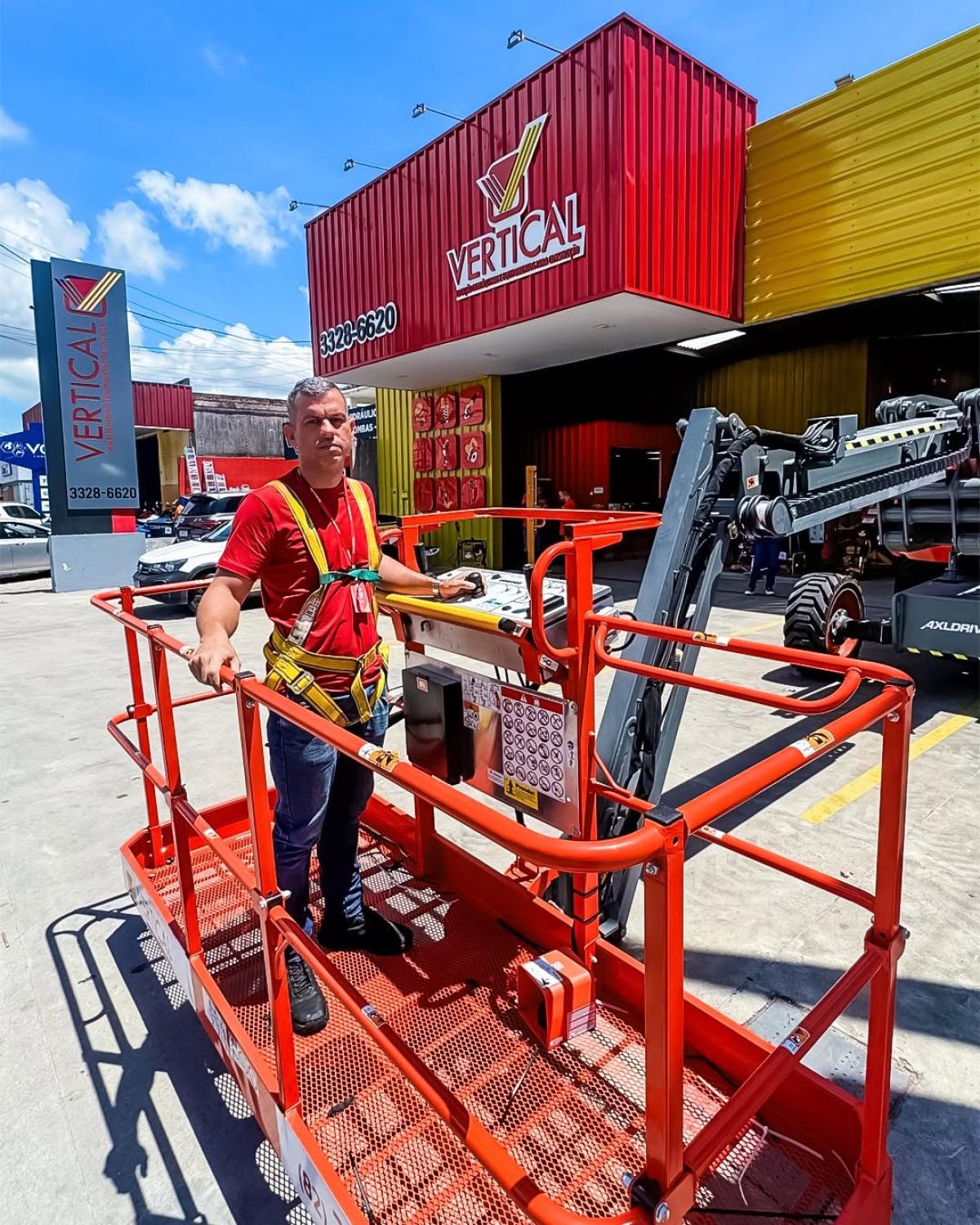 Trabalho em altura com segurança e agilidade: a importância da plataforma tesoura